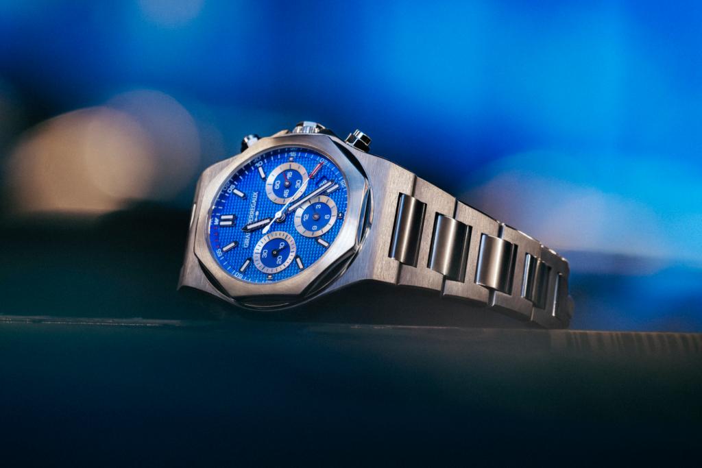WILLIAMS F1 TEAM AND GIRARD-PERREGAUX on blue background