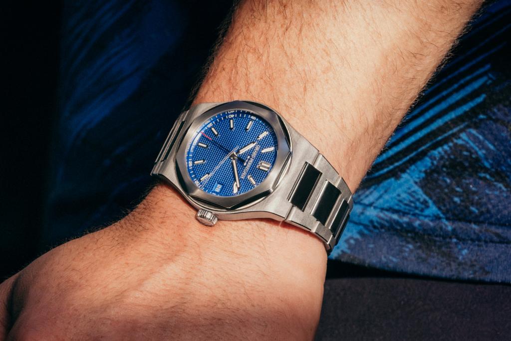 WILLIAMS F1 TEAM AND GIRARD-PERREGAUX on wrist